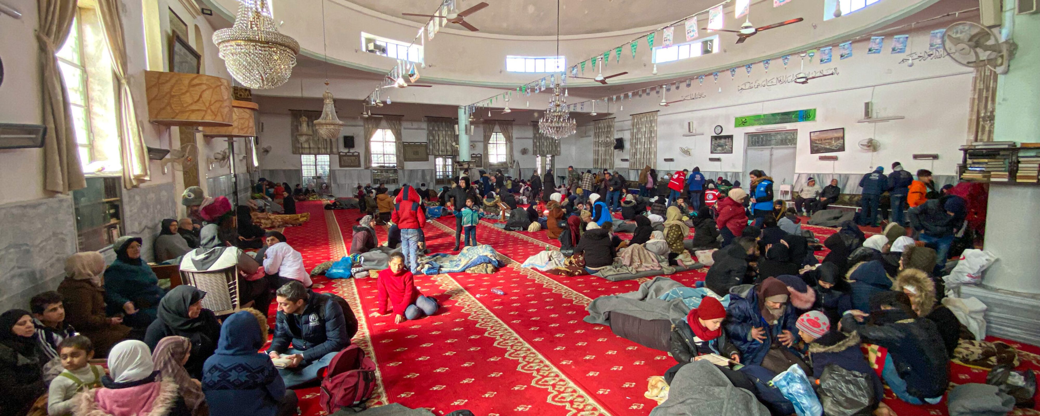Families shelter at a mosque in the Suliman AlHalabi neighbourhood of Aleppo, Syria, which has been turned into a collective shelter after two powerful earthquakes struck the region on 6 February. The 7.7 and 7.5 magnitude earthquakes hit south-eastern Türkiye and northern Syria, killing nearly 20,000 people. ; UNHCR is supporting relief efforts in Türkiye and Syria in the aftermath of the devastating earthquakes on 6 February 2023. The disaster has struck a region that has been facing one of the world’s largest humanitarian emergencies, with Türkiye, the world’s largest refugee host country, accommodating more than 3.5 million Syrian refugees, and Syria having faced more than 12 years of crisis in which millions have been forced to flee and remain in need of humanitarian assistance. 

UNHCR is on the ground in Syria providing emergency supplies including high-thermal blankets, mattresses and other supplies, as severe winter storms sweep through the region. In Türkiye, UNHCR teams are assisting refugee and local populations alike in response to the government’s request to provide emergency assistance, and are providing kitchen sets, mattresses and tents.